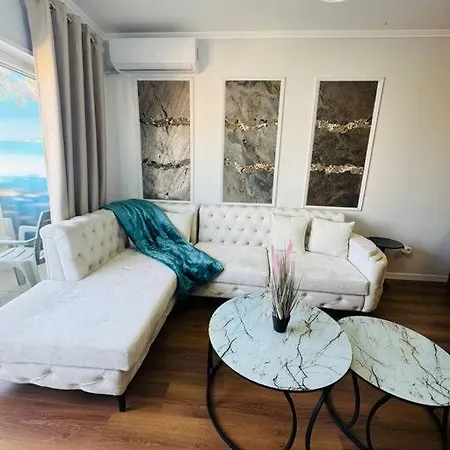 Sea Side 2 Apartment
